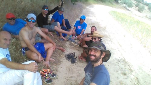 Senderistas esperando en Montevives